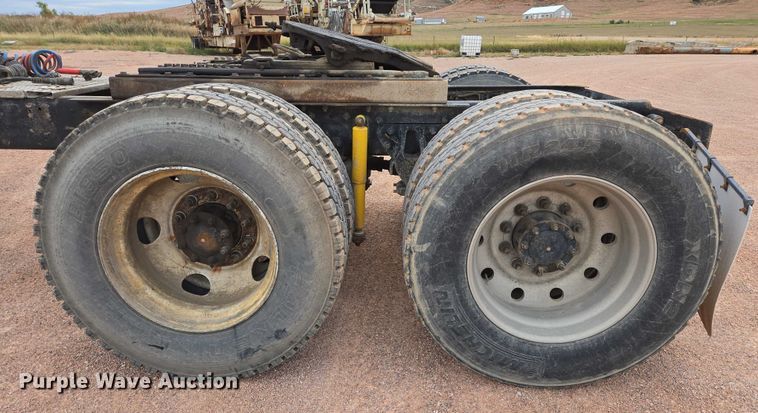 image for item DY1227 1997 Ford Areomax semi truck