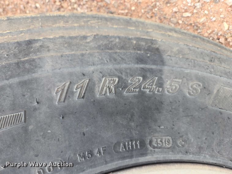 image for item DY1227 1997 Ford Areomax semi truck