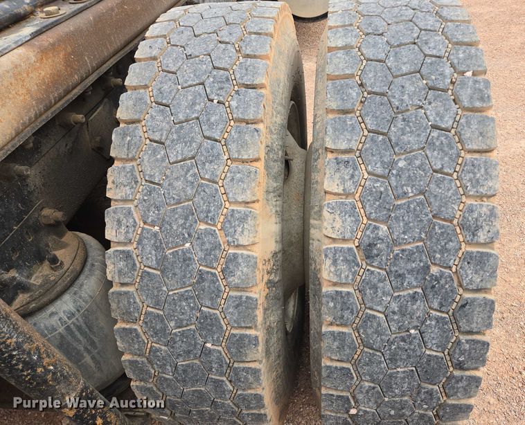 image for item DY1227 1997 Ford Areomax semi truck