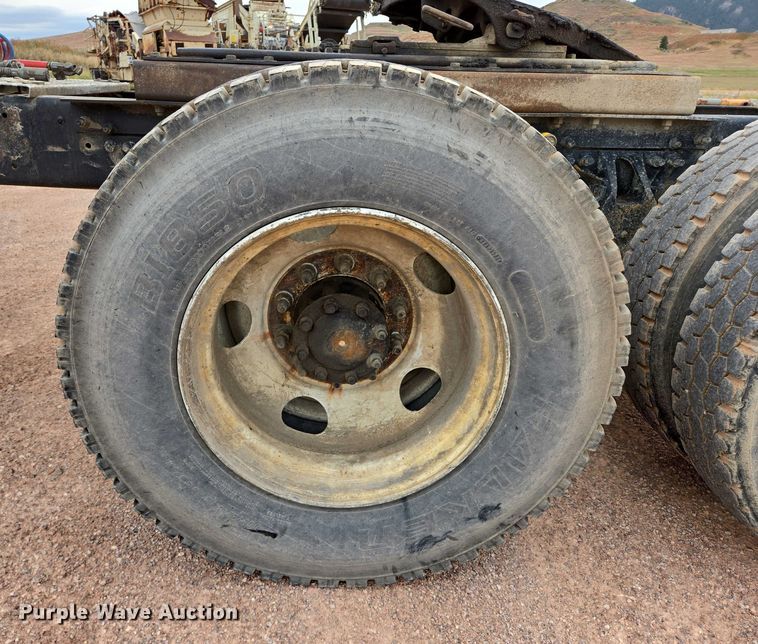 image for item DY1227 1997 Ford Areomax semi truck