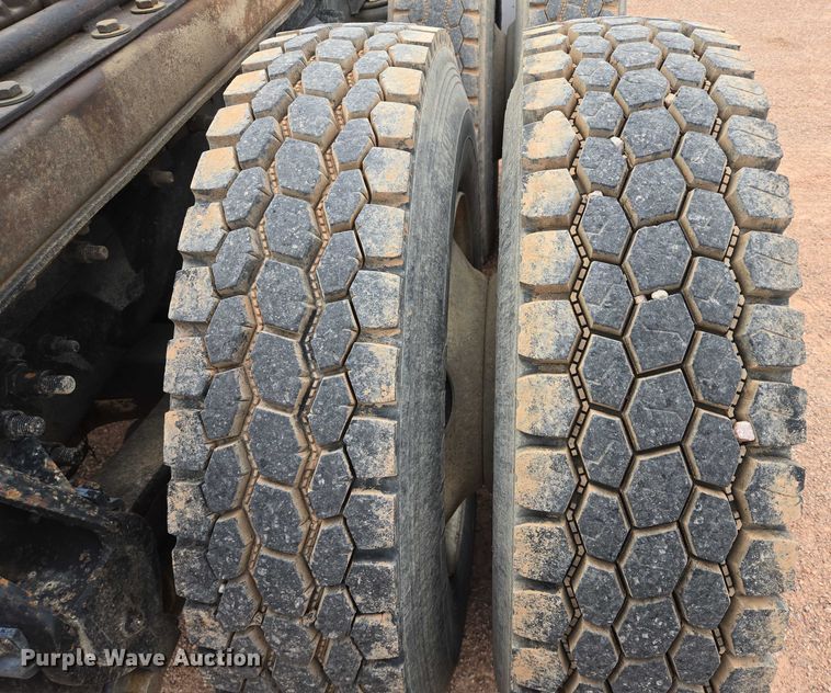 image for item DY1227 1997 Ford Areomax semi truck