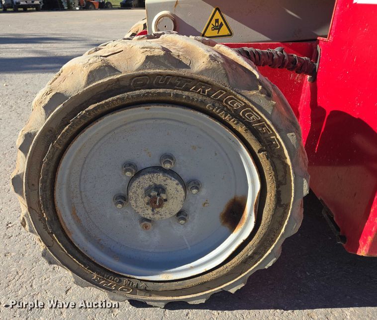 image for item DY1266 2017 MEC Crossover 2659 ERT scissor lift