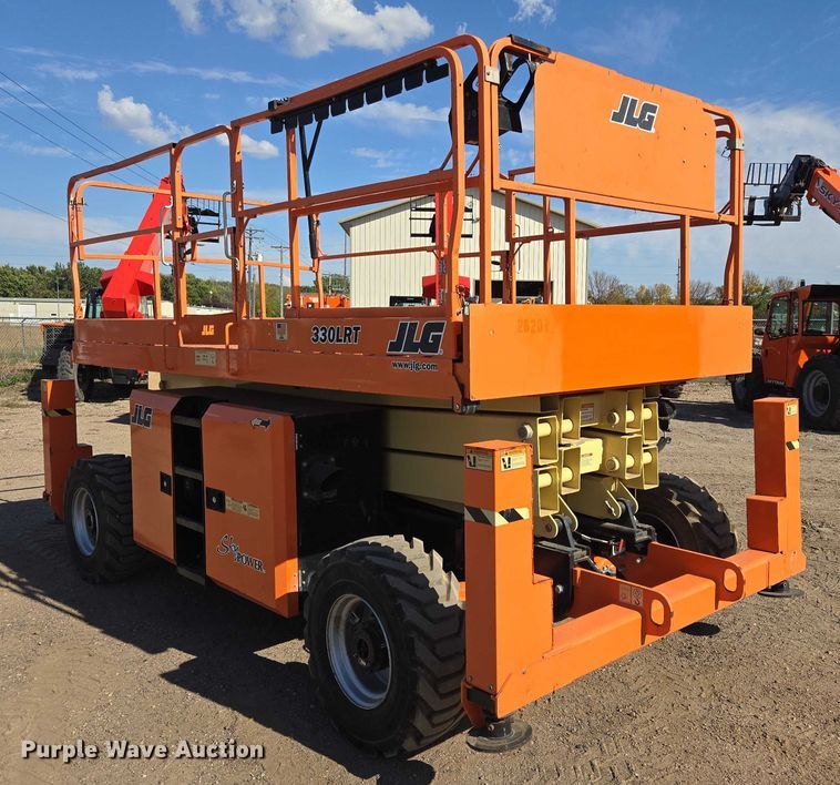 image for item DY1285 2018 JLG 330LRT scissor lift