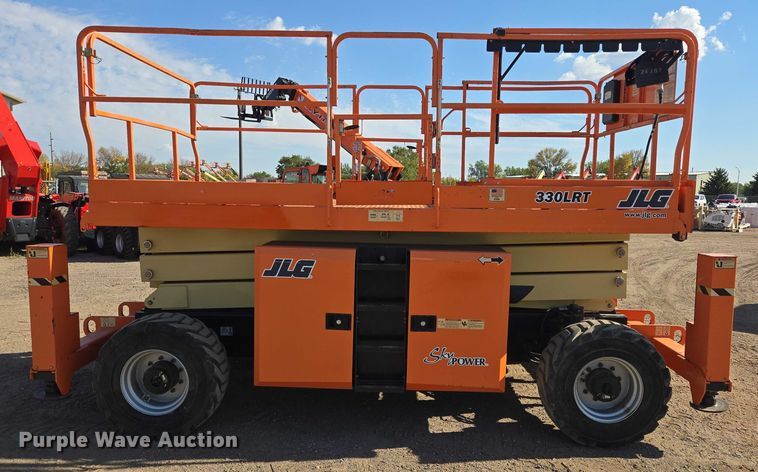 image for item DY1285 2018 JLG 330LRT scissor lift