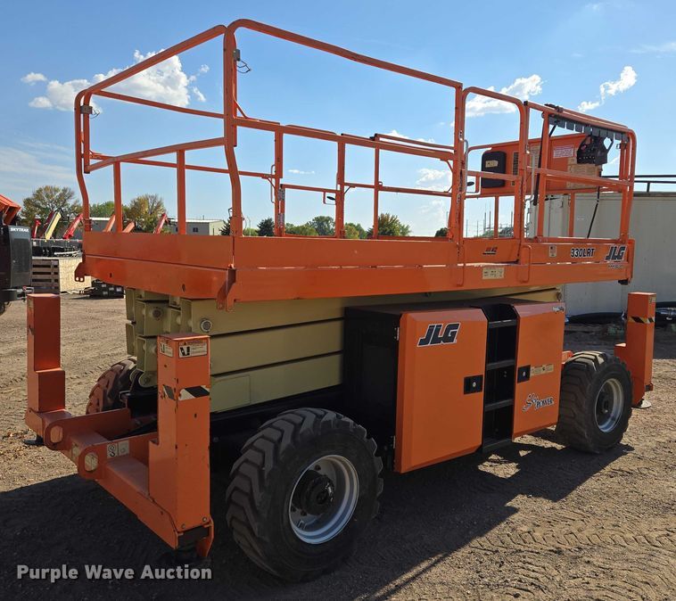 image for item DY1285 2018 JLG 330LRT scissor lift