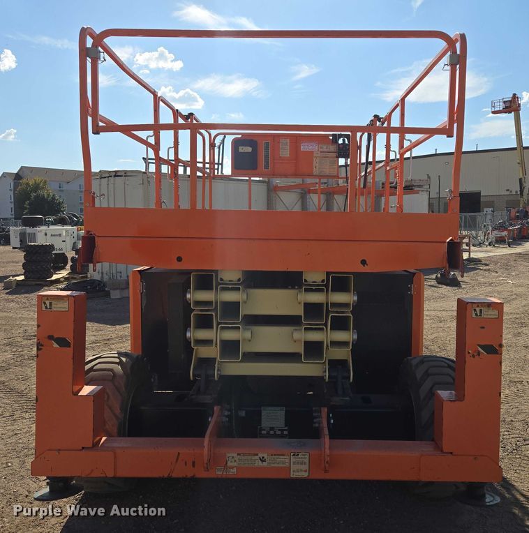 image for item DY1285 2018 JLG 330LRT scissor lift
