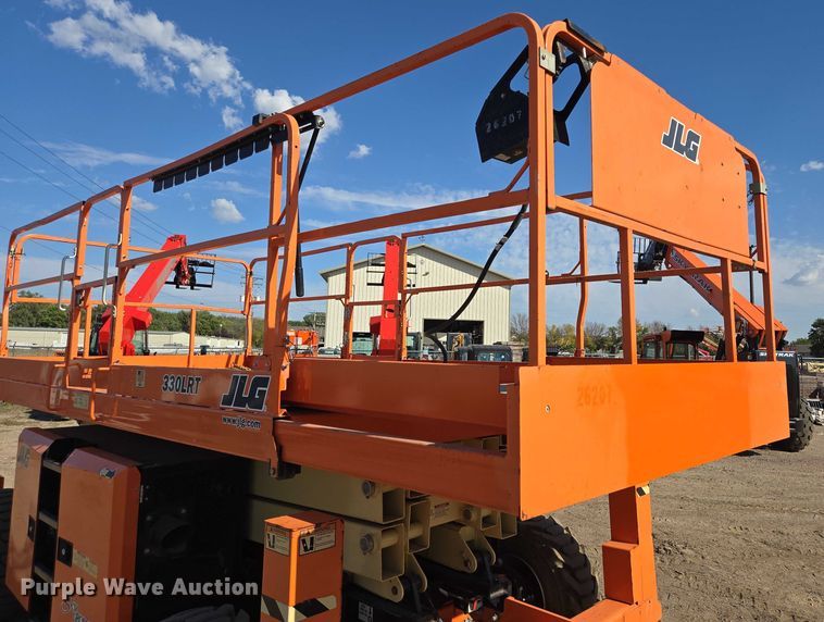 image for item DY1285 2018 JLG 330LRT scissor lift