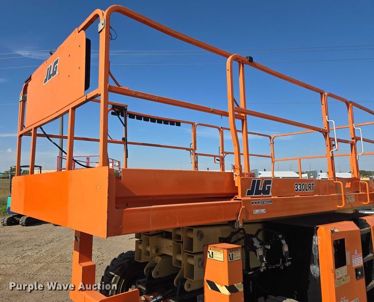 image for item DY1285 2018 JLG 330LRT scissor lift