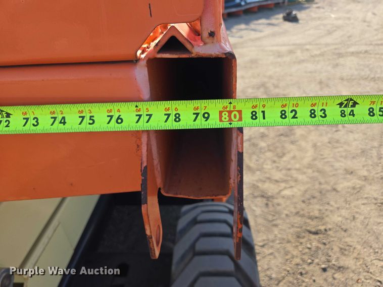 image for item DY1285 2018 JLG 330LRT scissor lift