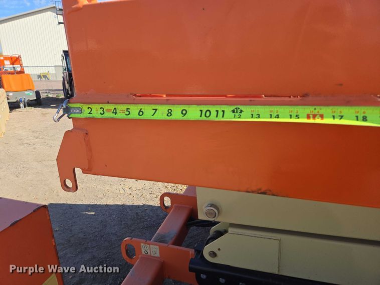 image for item DY1285 2018 JLG 330LRT scissor lift
