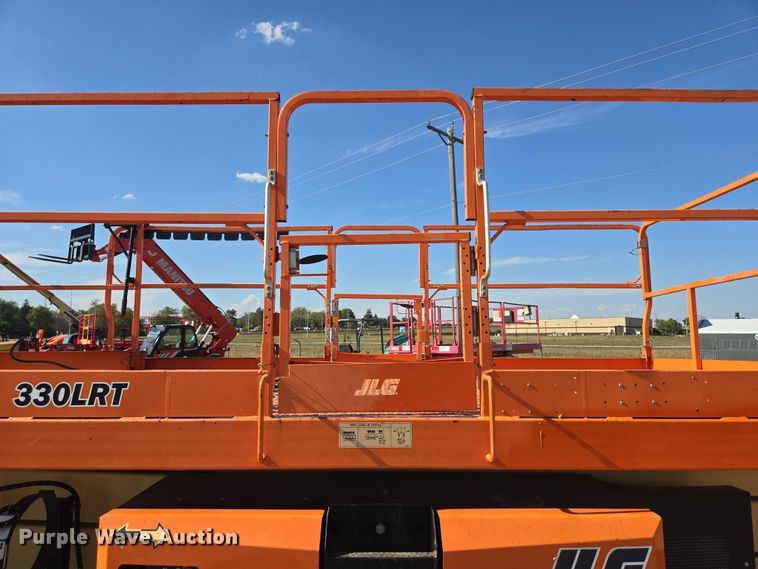 image for item DY1285 2018 JLG 330LRT scissor lift