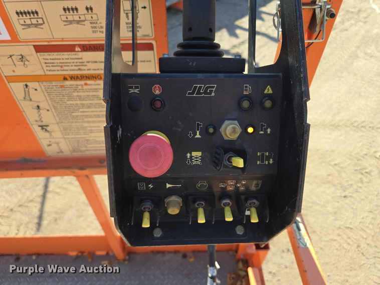 image for item DY1285 2018 JLG 330LRT scissor lift