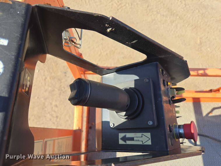 image for item DY1285 2018 JLG 330LRT scissor lift