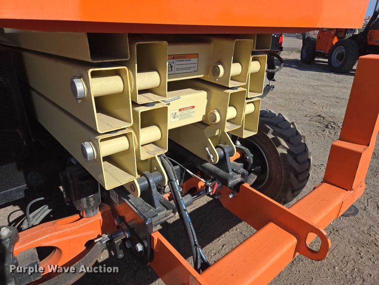 image for item DY1285 2018 JLG 330LRT scissor lift