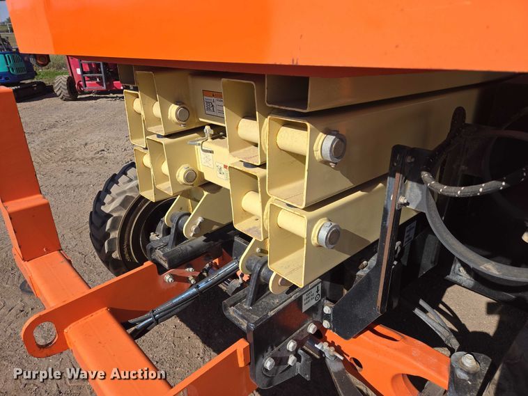 image for item DY1285 2018 JLG 330LRT scissor lift