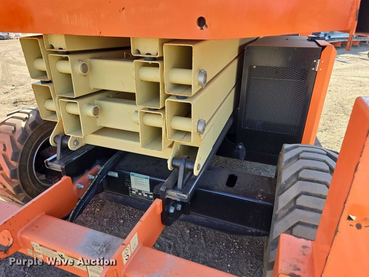 image for item DY1285 2018 JLG 330LRT scissor lift
