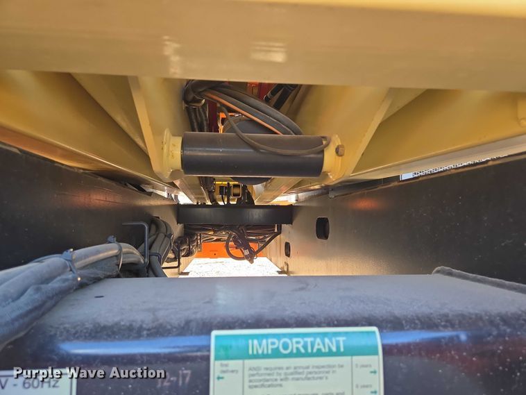 image for item DY1285 2018 JLG 330LRT scissor lift