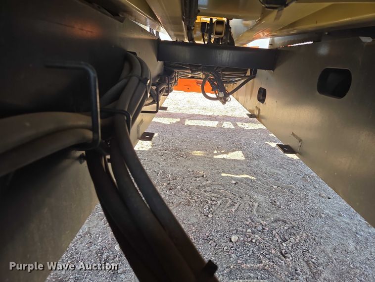 image for item DY1285 2018 JLG 330LRT scissor lift