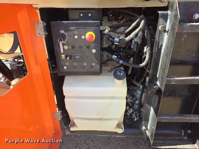 image for item DY1285 2018 JLG 330LRT scissor lift