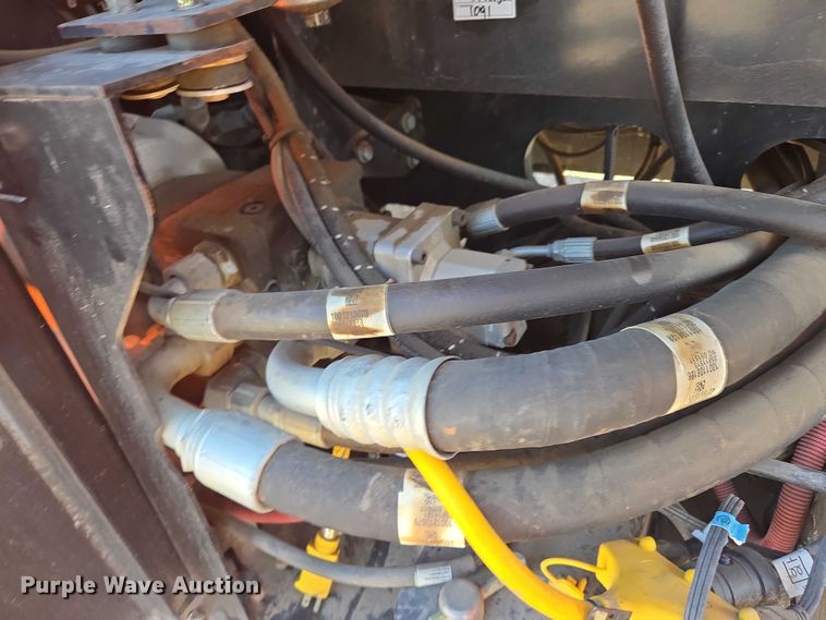 image for item DY1285 2018 JLG 330LRT scissor lift