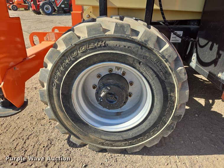 image for item DY1285 2018 JLG 330LRT scissor lift