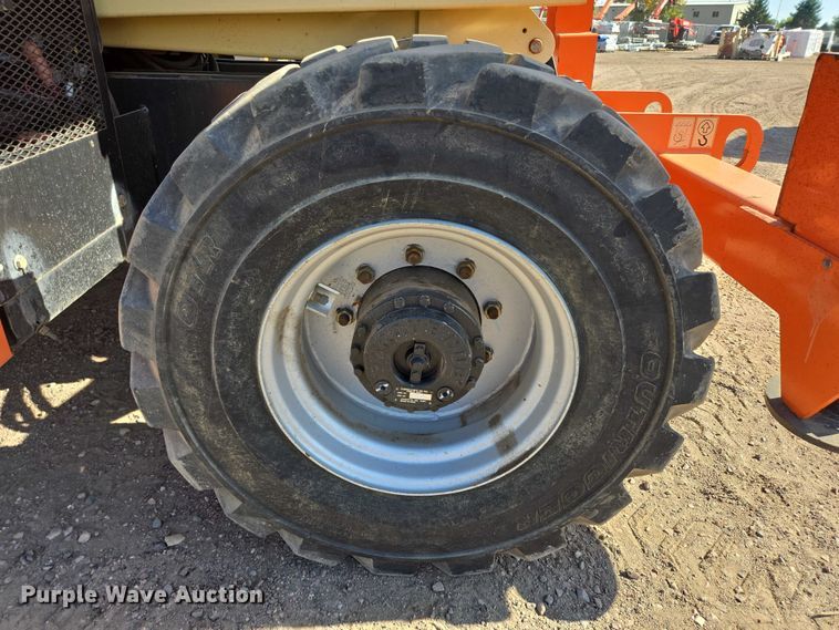 image for item DY1285 2018 JLG 330LRT scissor lift