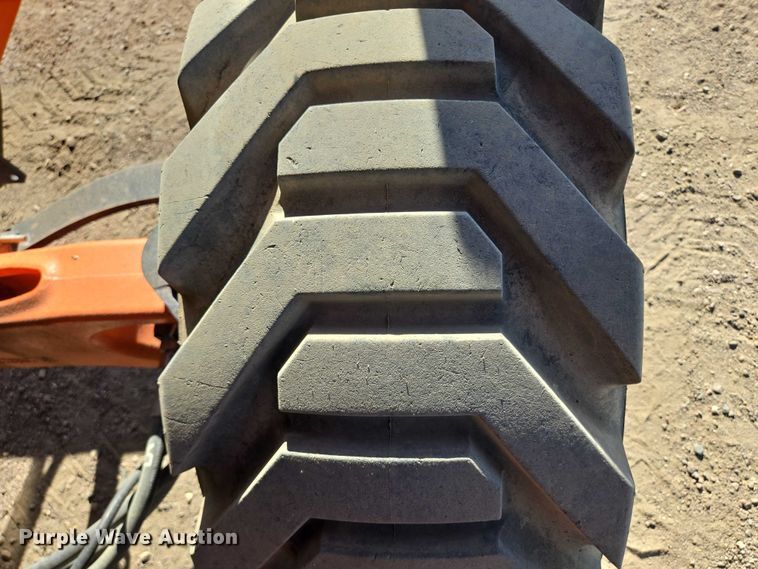 image for item DY1285 2018 JLG 330LRT scissor lift