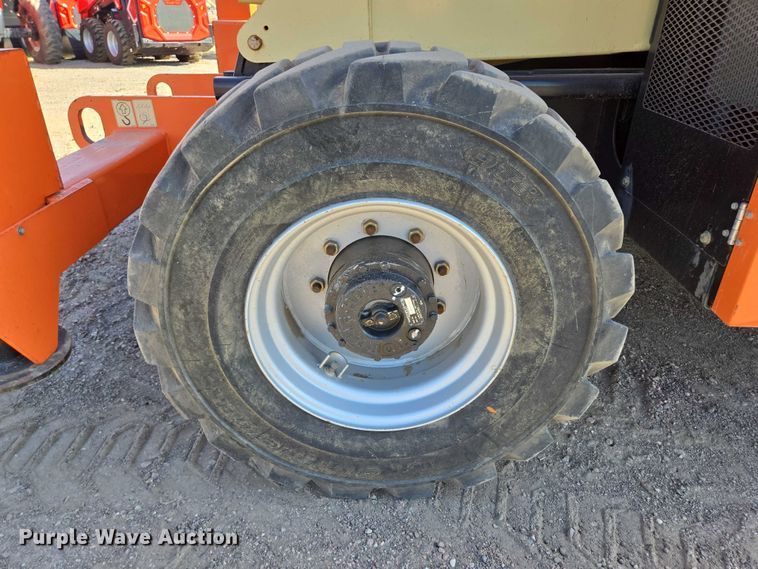 image for item DY1285 2018 JLG 330LRT scissor lift