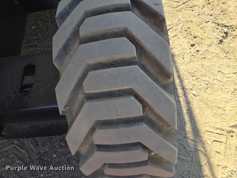 image for item DY1285 2018 JLG 330LRT scissor lift