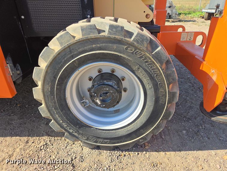 image for item DY1285 2018 JLG 330LRT scissor lift