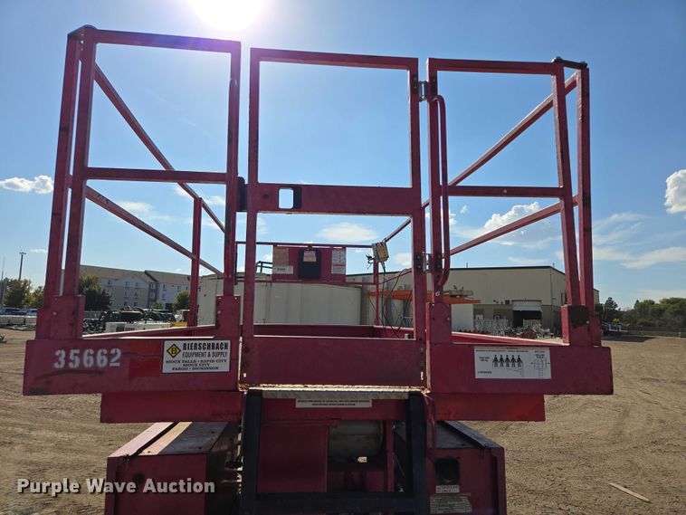 image for item DY1287 2013 MEC 3084RT scissor lift