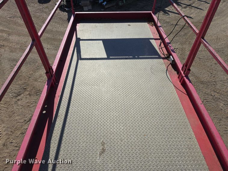 image for item DY1287 2013 MEC 3084RT scissor lift