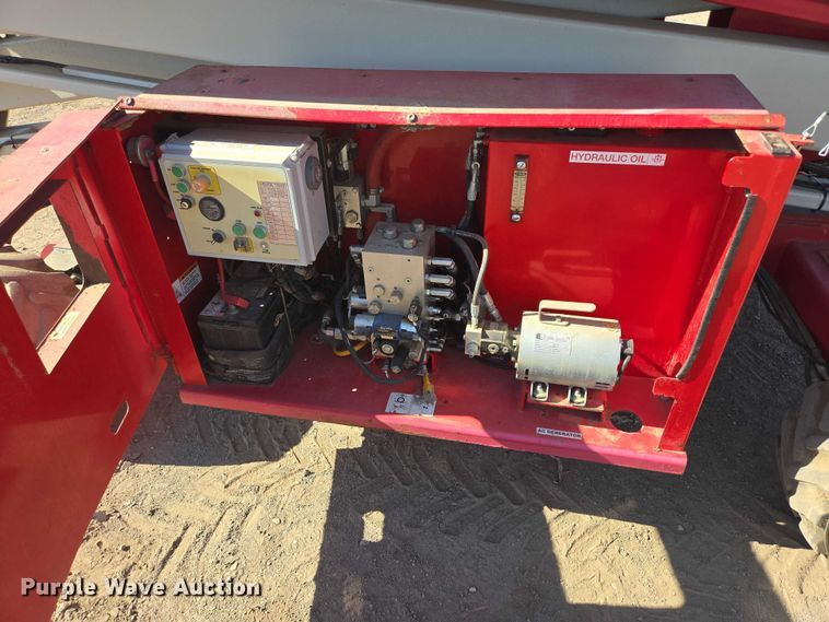 image for item DY1287 2013 MEC 3084RT scissor lift