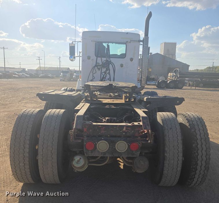 image for item DY1290 2012 Kenworth T800 semi truck