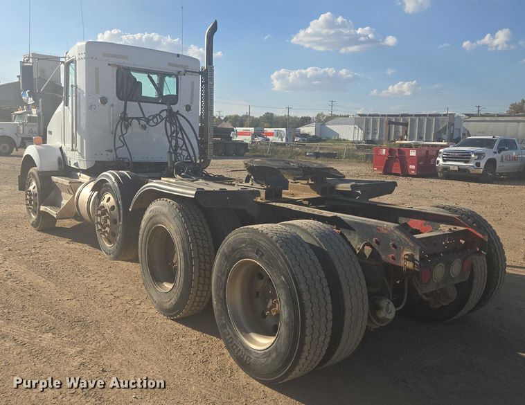image for item DY1290 2012 Kenworth T800 semi truck