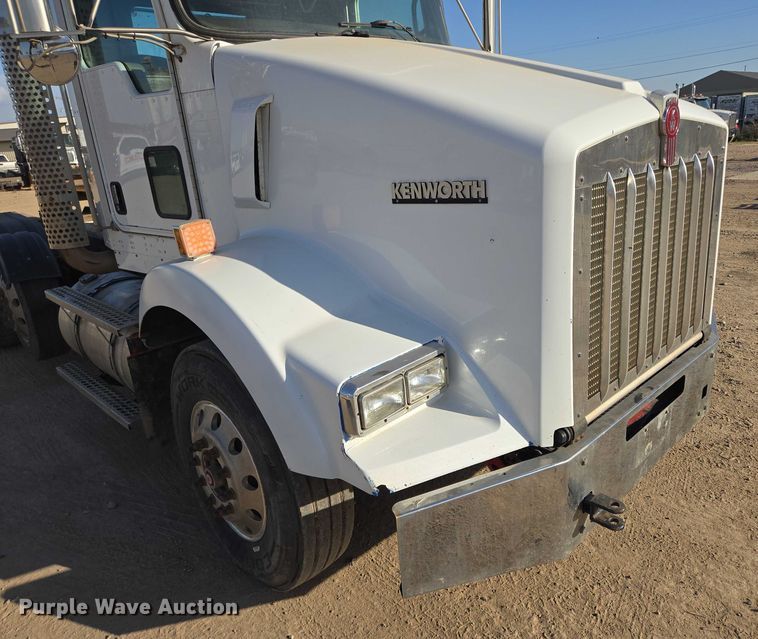 image for item DY1290 2012 Kenworth T800 semi truck