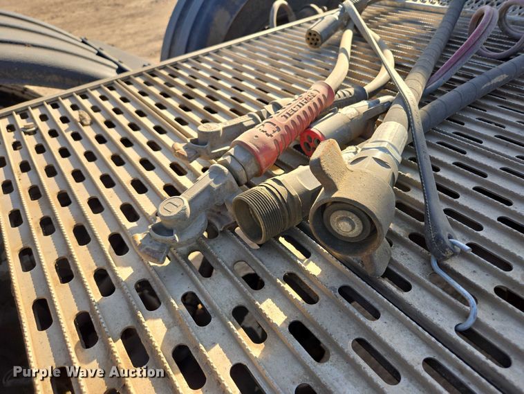 image for item DY1290 2012 Kenworth T800 semi truck