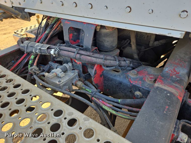 image for item DY1290 2012 Kenworth T800 semi truck