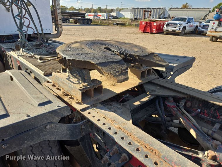 image for item DY1290 2012 Kenworth T800 semi truck