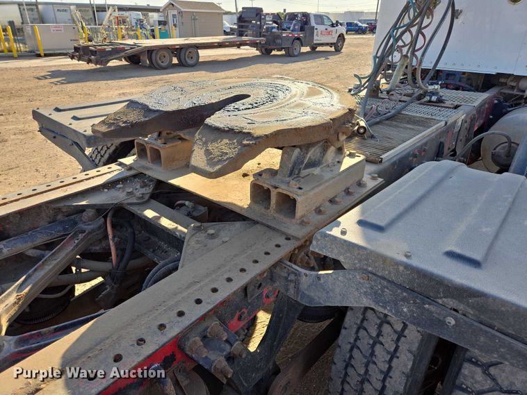 image for item DY1290 2012 Kenworth T800 semi truck