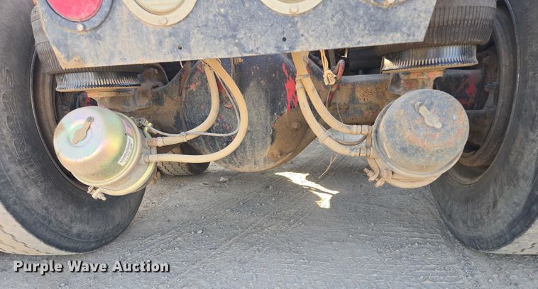 image for item DY1290 2012 Kenworth T800 semi truck