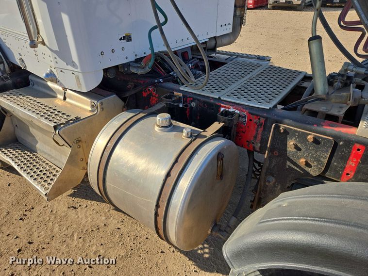 image for item DY1290 2012 Kenworth T800 semi truck