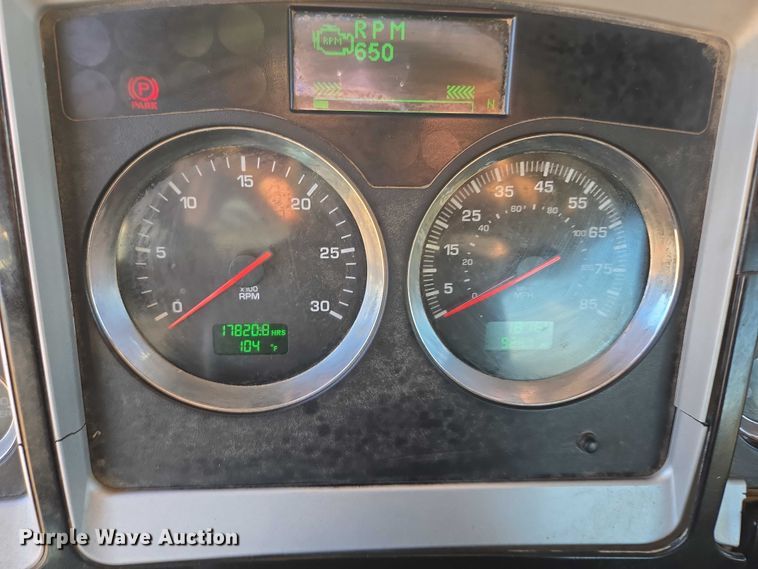 image for item DY1290 2012 Kenworth T800 semi truck