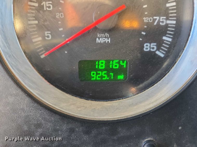 image for item DY1290 2012 Kenworth T800 semi truck