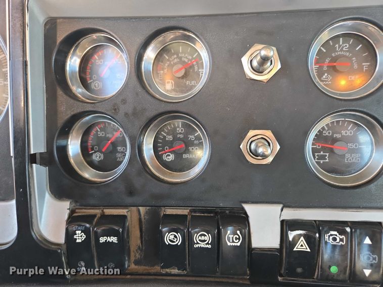 image for item DY1290 2012 Kenworth T800 semi truck