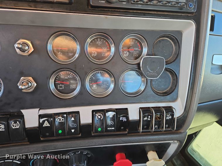 image for item DY1290 2012 Kenworth T800 semi truck