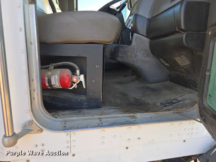 image for item DY1290 2012 Kenworth T800 semi truck