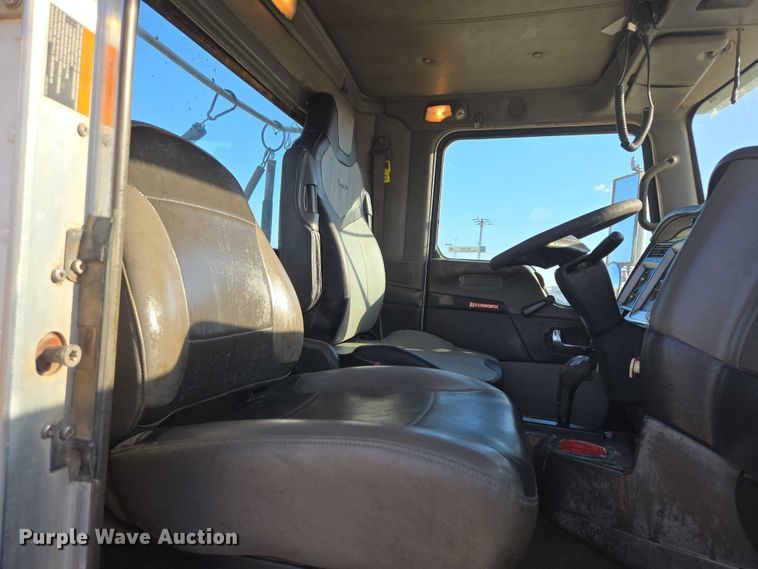 image for item DY1290 2012 Kenworth T800 semi truck