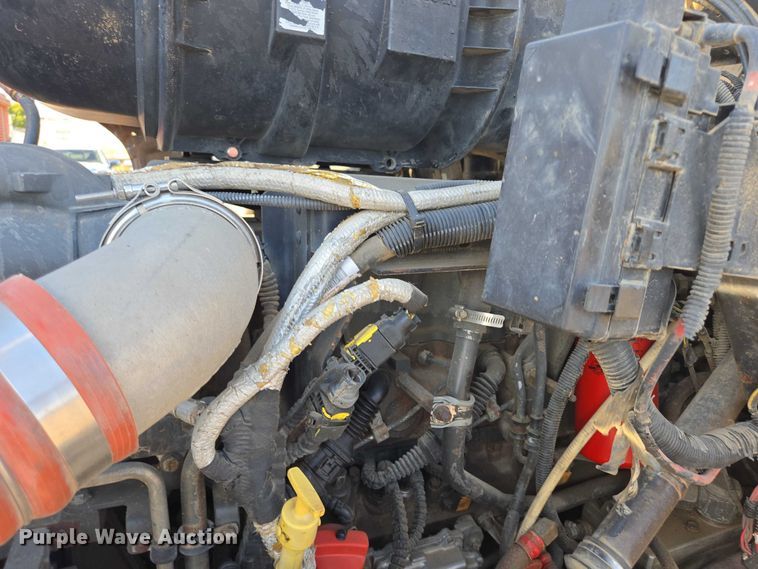 image for item DY1290 2012 Kenworth T800 semi truck