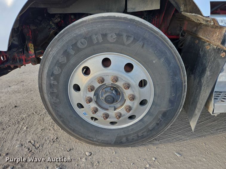 image for item DY1290 2012 Kenworth T800 semi truck